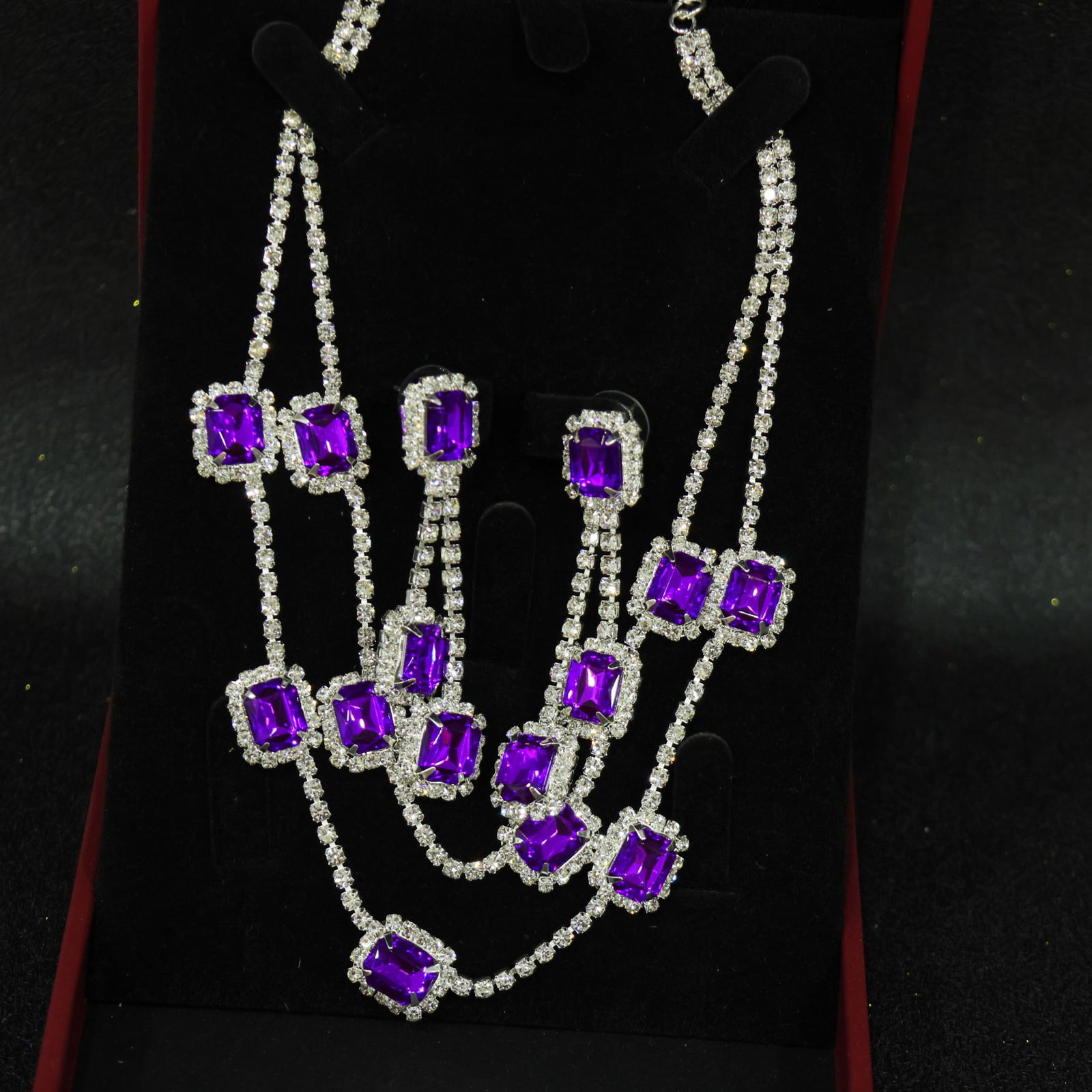 Perfectly crafted high-quality icy diamond necklace set (two pieces): Perfectly crafted high-grade icy diamond necklace set (two pieces). The base is pure, rich, clean, and transparent with strong fluorescence and excellent rigidity. It is icy and translucent, a true ic