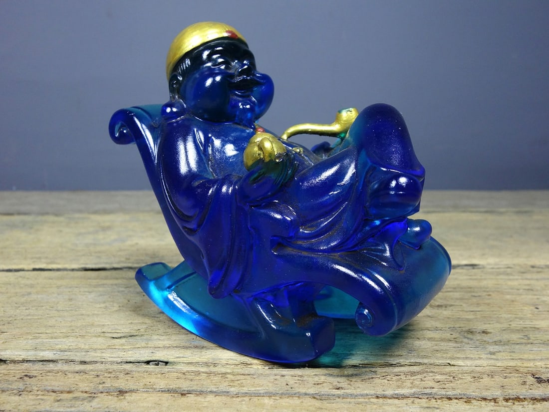 Exquisitely crafted antique glass ornaments with painted and gilded details, exuding a serene and: An antique glass ornament, meticulously crafted using traditional techniques, featuring painted and gilded details, exuding a serene and elegant charm. Dimensions: Length 12cm, Width 7cm, Height 11cm.