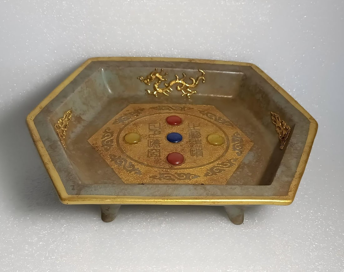 Ancient brush washer: This antique brush washer measures 26cm wide, 20cm long, and 6cm high. It is well-preserved, finely crafted, with an old patina and a thick protective layer. Provenance:An old private collection in Sc