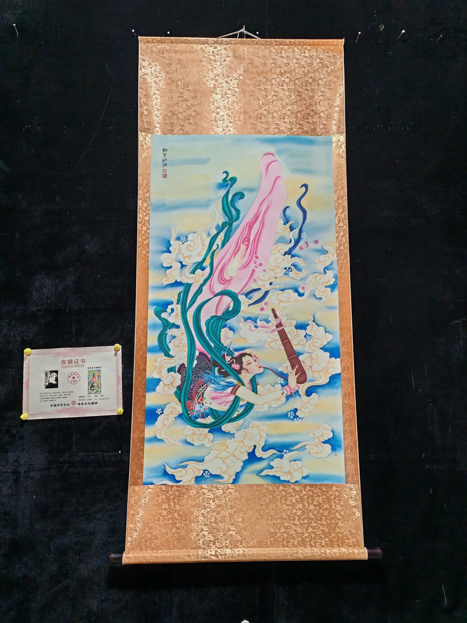 Zhang Daqian's Dunhuang Ladies: A four-foot hanging scroll with a certificate and anti-counterfeiting features: Dunhuang Ladies; Artist: Zhang Daqian; Material: Xuan paper; Actual dimensions: Height 170cm, Width 68cm; Painting dimen