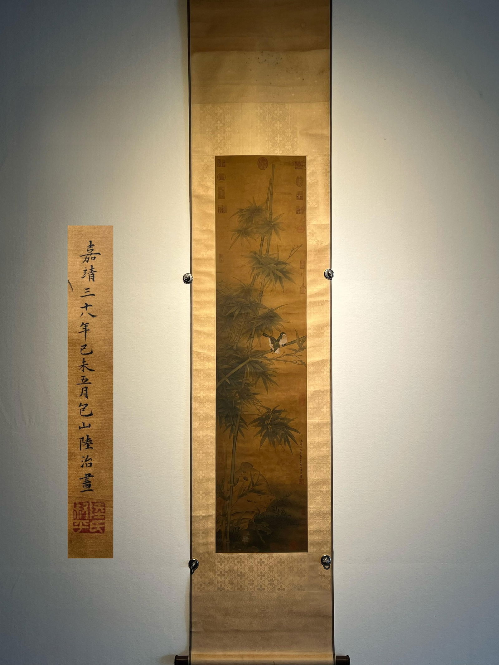 Lu Zhi's exquisite silk flower and bird paintings (1 of 9)