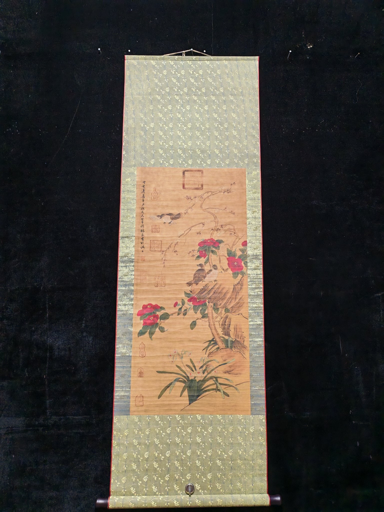 Lin Lianghua Bird: Hand-painted three-foot hanging scroll: Flowers and Birds (actual photo) Artist: Lin Liang Material: Xuan paper Mounting Size: 162 x 53 cm Painting core size: 89 x 41 cm Provenance:From a private coll