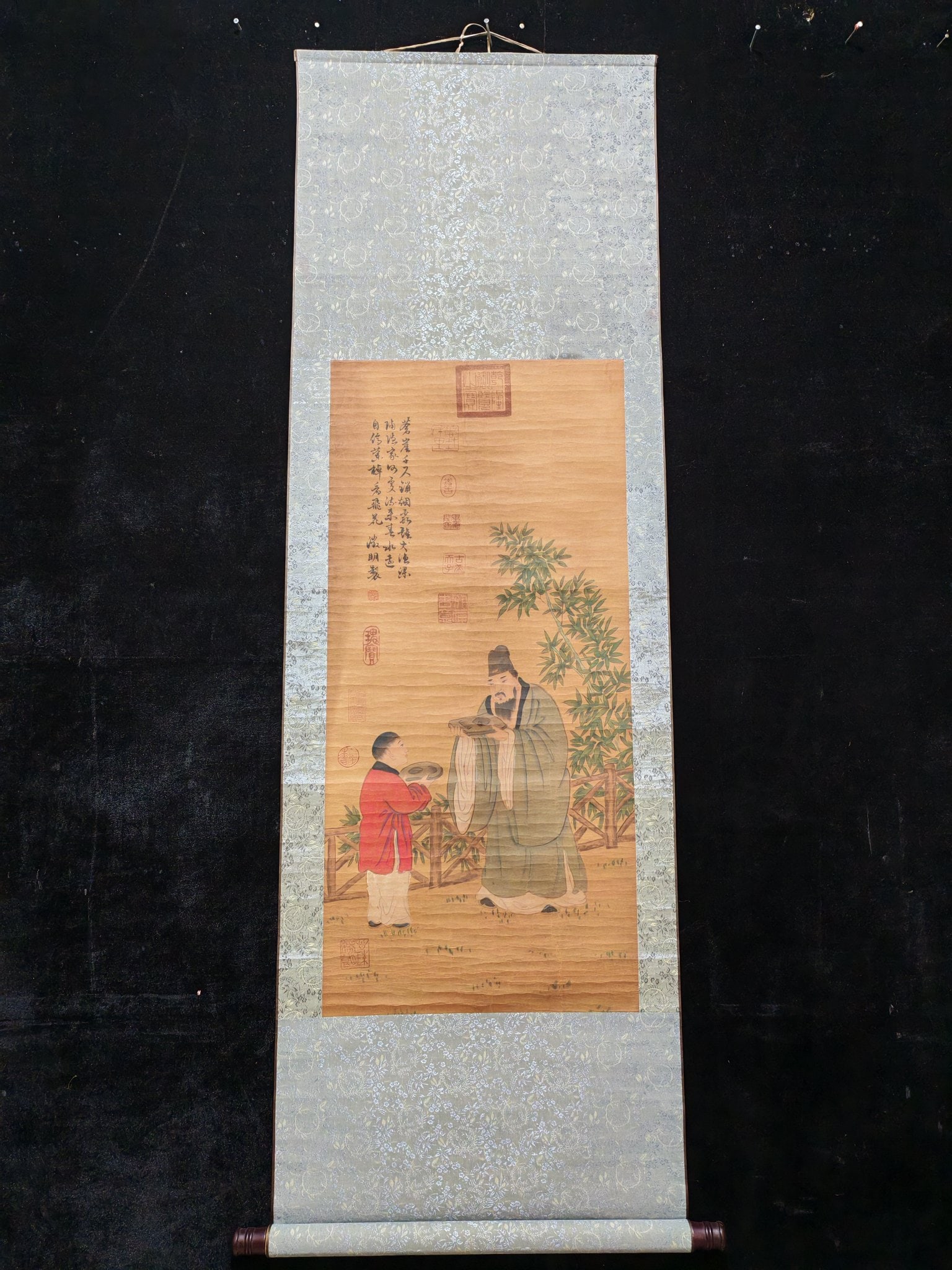 Wen Zhengming's Figures: Hand-painted three-foot hanging scroll: Portrait (actual photograph) Artist: Wen Zhengming Material: Xuan paper Mounting Size: 162 x 53 cm Painting core size: 89 x 41 cm Provenance:From a private coll