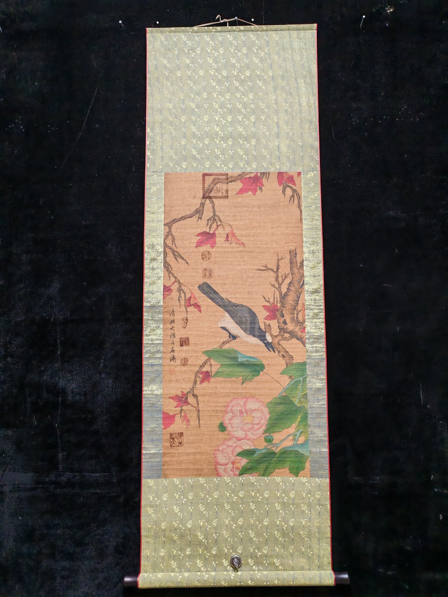 Shi Tao's Flowers and Birds: Hand-painted three-foot hanging scroll: Flowers and Birds (actual photo) Artist: Shi Tao Material: Xuan paper Mounting Size: 162 x 53 cm Painting core size: 89 x 41 cm Provenance:From a private collec