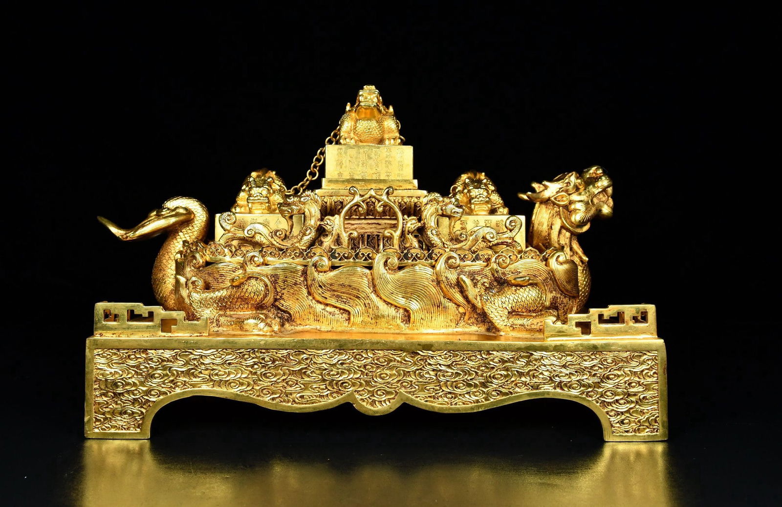 Ming Dynasty Golden Dragon Boat Seal: Ming Dynasty Gold Dragon Boat Seal: 23 cm high, 37 cm long, 20 cm wide, 10700 g Provenance:From an old private collection in Cotswold, United Kingdom.? Our cooperative logistics services provider