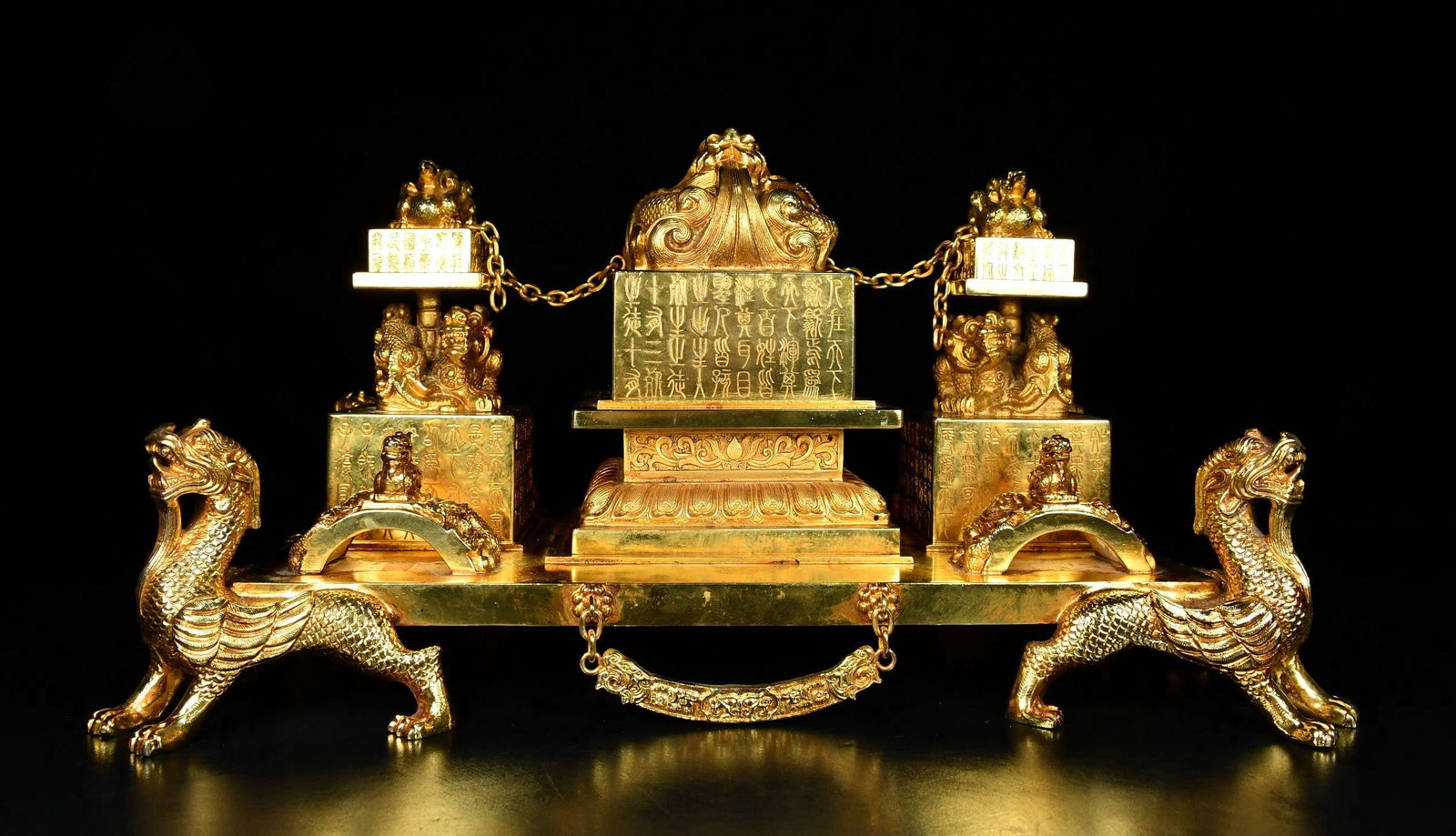 Ming Dynasty Golden Dragon and Phoenix Seal: Ming Dynasty Gold Dragon and Phoenix Seal Set: 23 cm high, 41 cm long, 28 cm wide, 23800 g Provenance:From an old private collection in Cotswold, United Kingdom.? Our cooperative logistics services