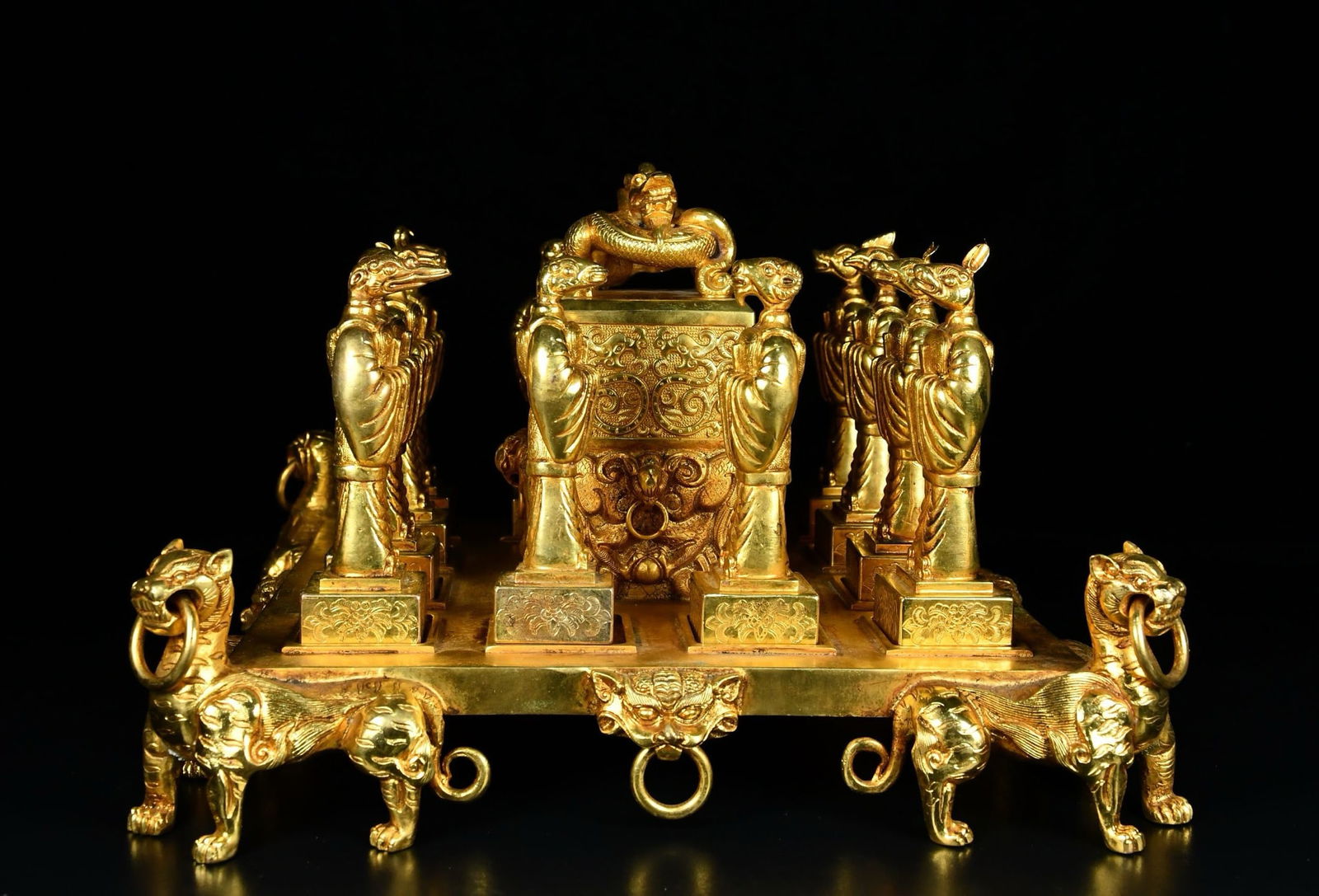 Ming and Qing Dynasty Gold Twelve Zodiac Animal Set: Ming and Qing Dynasty Gold Twelve Zodiac Animal Set Seal: 21 cm high, 31 cm wide, 19000 g Provenance:From an old private collection in Cotswold, United Kingdom.? Our cooperative logistics services