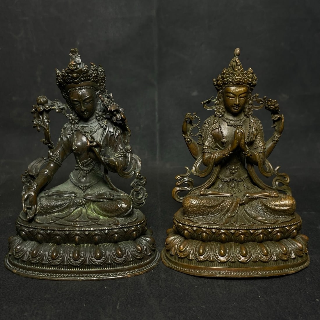 A pair of bronze Buddha statues: A pair of bronze Buddha statues, each measuring 7.5 x 5.7 x 10.4 cm (length x width x height). Provenance:From an old private collection in Cotswold, United Kingdom.? Our cooperative logistics