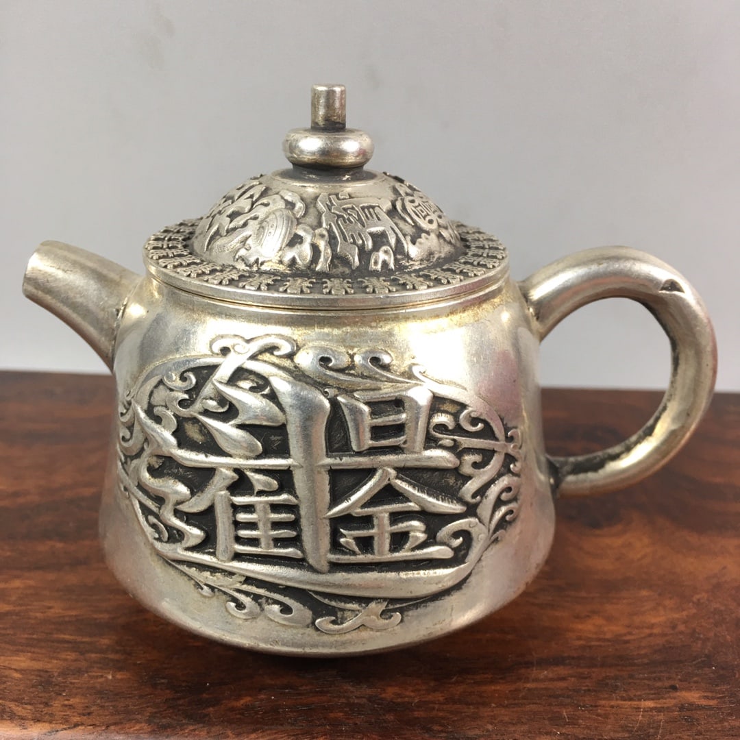 Silver pot (1 of 8)