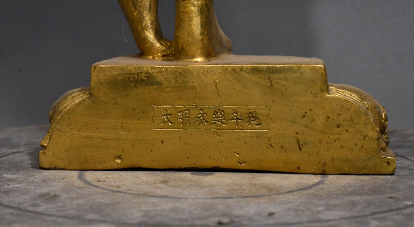 The bronze Buddha statue depicting Guanyin and Tara is a rare and exquisite piece, with a thick,: This Tibetan Buddhist bronze statue depicts a dancing Avalokiteshvara and Tara. It has a thick and heavy body, an elegant color, and is entirely gold. The face is round and the statue has a simple and