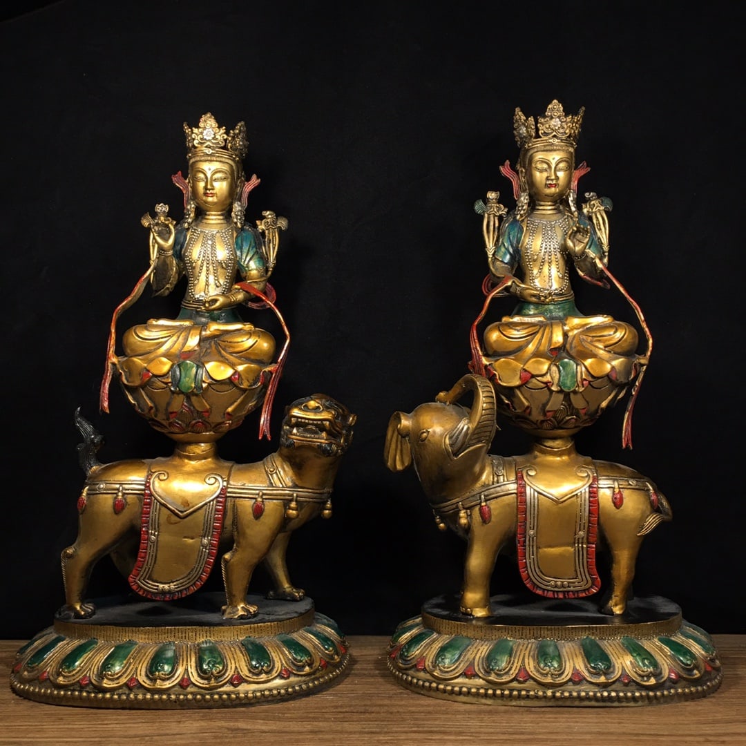 A pair of pure copper painted Manjushri Bodhisattvas: A pair of pure copper painted Manjushri Bodhisattva statues, measuring 26.5 cm in length, 18.5 cm in width, and 46 cm in height, with a total weight of 7930 grams. Provenance:Private collection from a