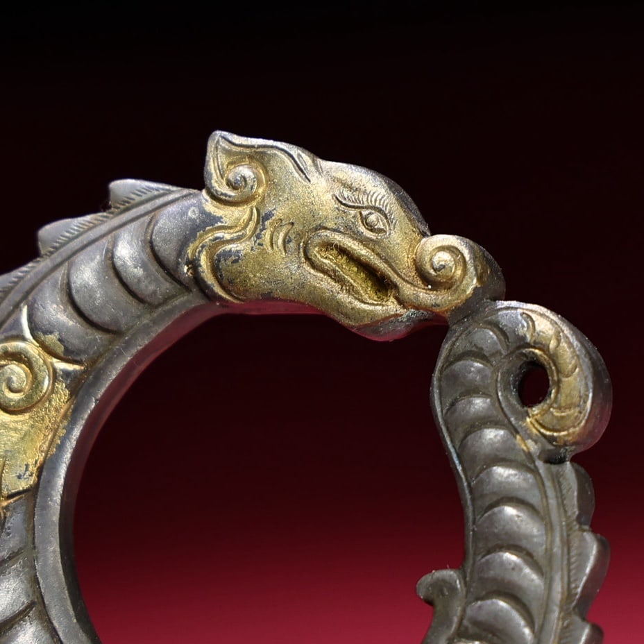 Exquisite antique silver and gold dragon pendant: This exquisite silver and gold dragon pendant, formerly owned by a collector, has a thick patina and deep color penetration. It is a fine piece with superb craftsmanship and sharp carving. It is an ex