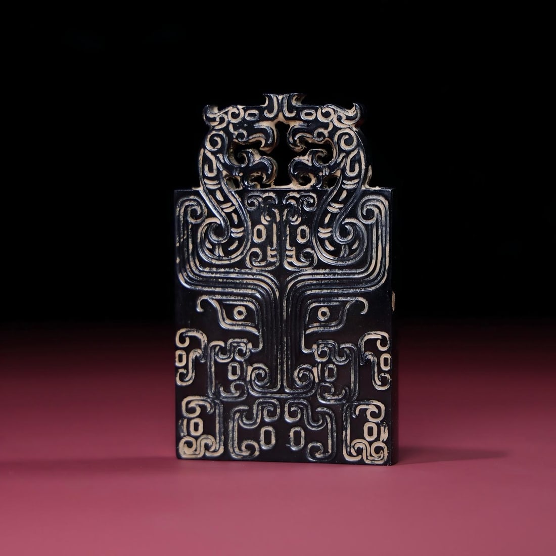 Exquisite antique dragon head mercury-stained plaque: A finely crafted, antique dragon-head mercury-infused plaque, with a thick patina and deep, penetrating color. Exquisite craftsmanship and sharp carving. A rare and exceptional piece from a private co