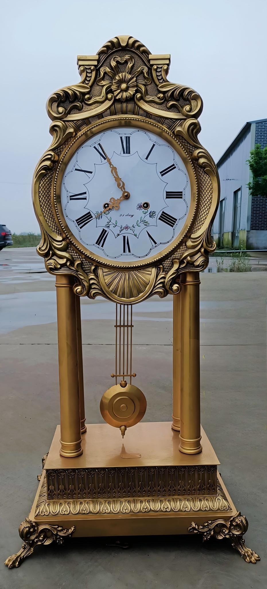 Old mechanical watches: An old mechanical watch from my collection, perfectly preserved, in excellent condition, and keeping accurate time. Contact me if interested. 95x35x46cm, 23000g. Provenance:A notable private