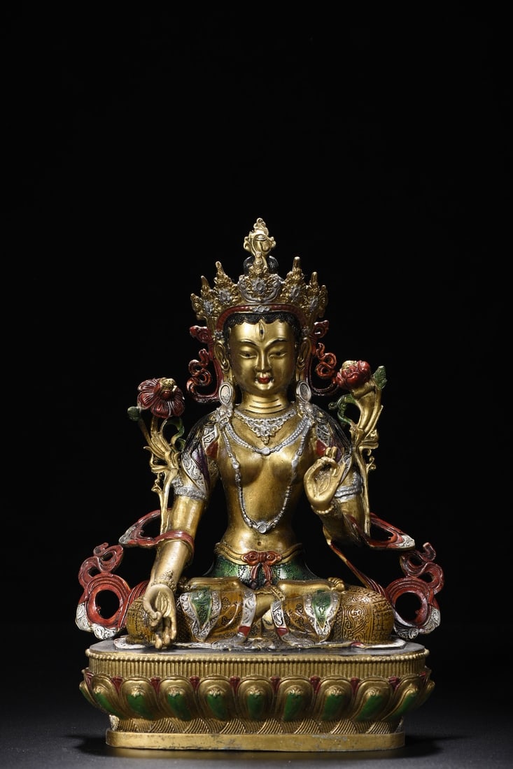 Pure copper painted white Tara statue: A pure copper painted White Tara statue, 29cm high, 20cm wide, 11cm thick, and weighing 1665g. Provenance:A notable private collector in Kensington, London, United Kingdom. Our cooperative logistics s