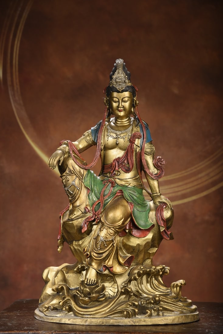 Copper Painted Guanyin Statue: A bronze painted Guanyin statue, 46cm high, 29cm wide, 16cm thick, and weighing 4455g. Provenance:A notable private collector in Kensington, London, United Kingdom. Our cooperative logistics services