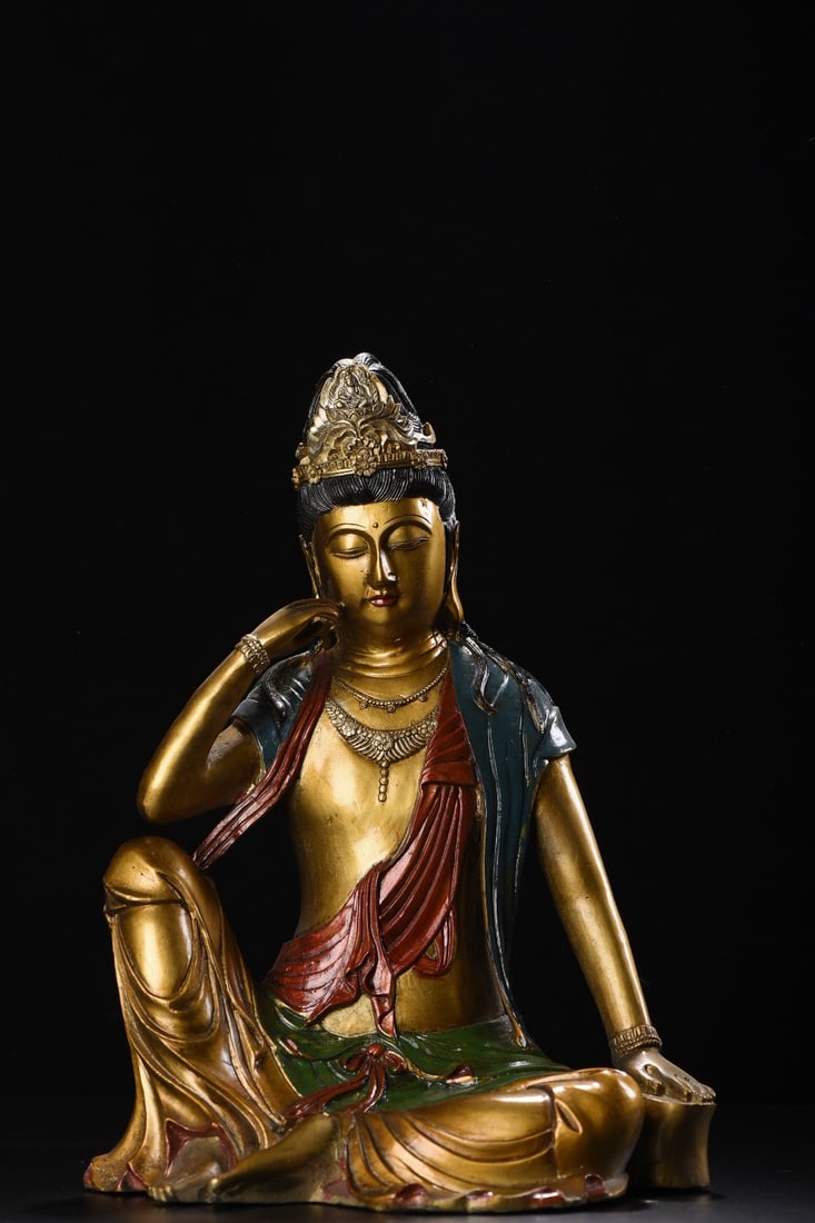 Copper Painted Guanyin Statue: A bronze painted Guanyin statue, 33cm high, 25cm wide, 18cm thick, and weighing 3000g. Provenance:A notable private collector in Kensington, London, United Kingdom. Our cooperative logistics services