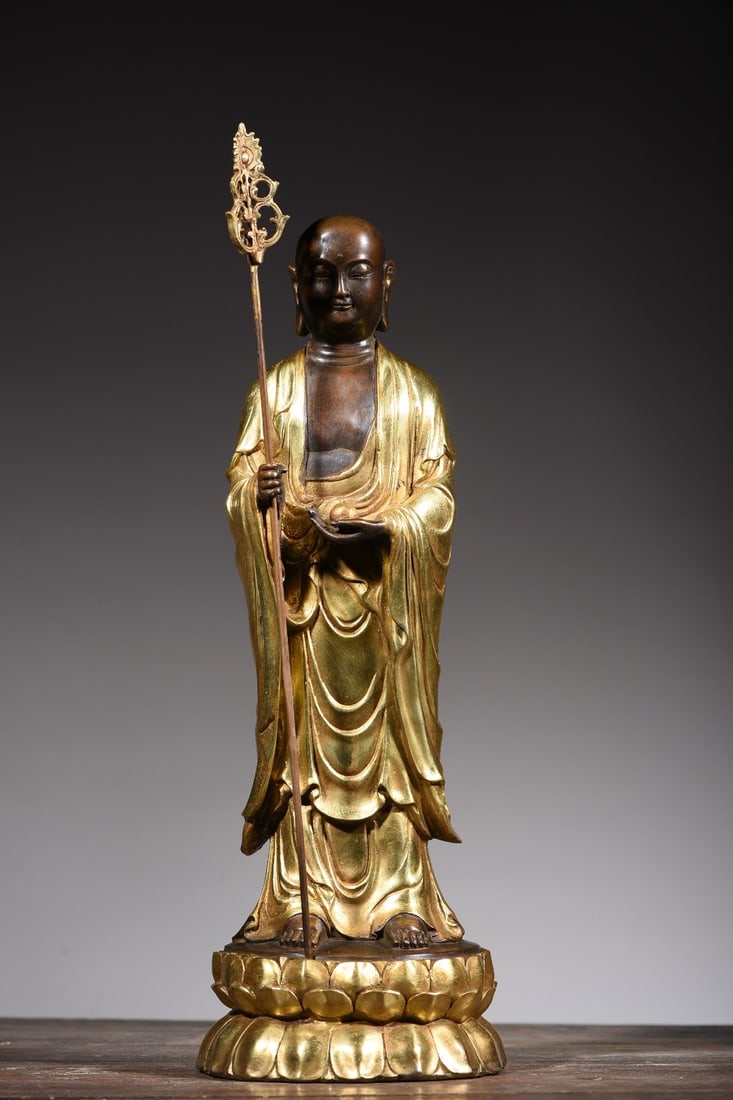 Ksitigarbha Bodhisattva statue: The Ksitigarbha Bodhisattva statue is 51cm high, 17cm wide, and weighs 5875 grams. Provenance:A notable private collector in Kensington, London, United Kingdom. Our cooperative logistics services