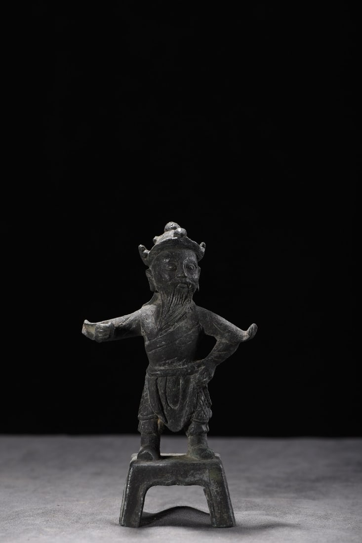 Bronze Guan Ping Statue: A bronze statue of Guan Ping, 13cm high, 8cm wide, 4cm thick, and weighing 400g. Provenance:Private collection from a professor in University of York. Our cooperative logistics services provider exper