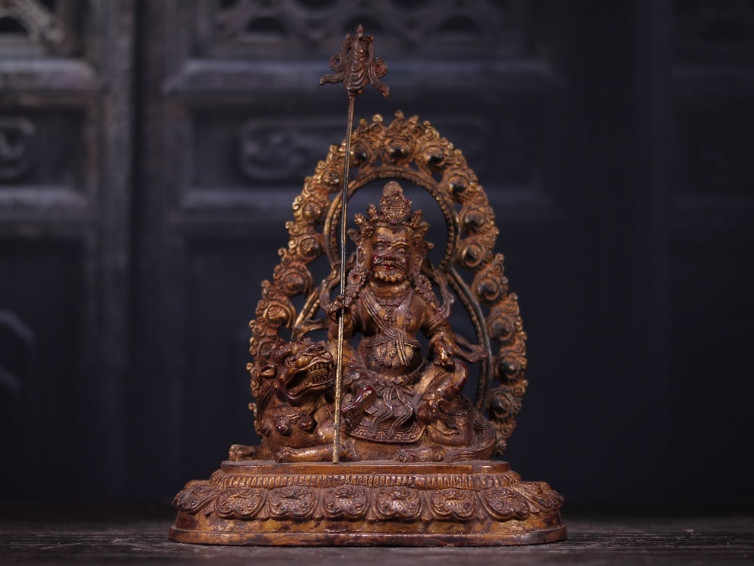 Golden God of Wealth Statue: The golden statue of the God of Wealth measures 20cm in height, 19cm in width, and 10cm in thickness, and weighs 1278 grams. Provenance:Private collection from a professor in University of York. Our c