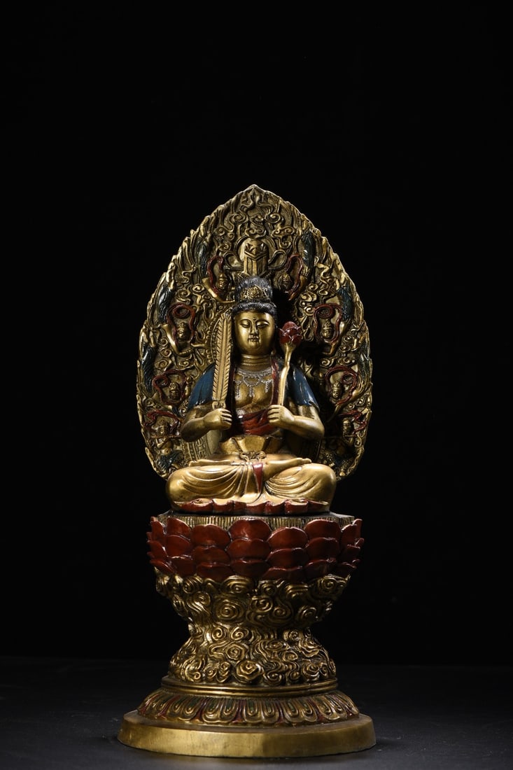 Copper-painted Mahasthamaprapta Bodhisattva statue: A bronze painted statue of Mahasthamaprapta Bodhisattva, 35cm high, 16cm wide, and weighing 3030 grams. Provenance:Private collection from a professor in University of York. Our cooperative logistics