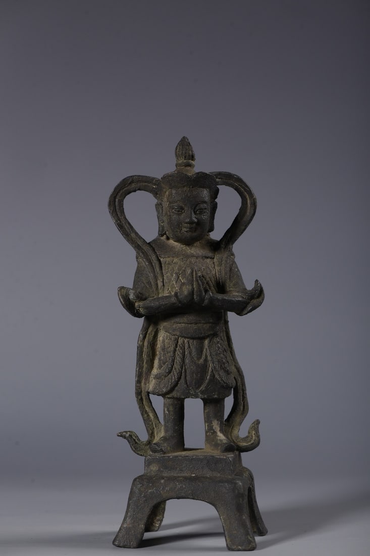 A bronze engraved image of the Bodhisattva Weituo.: A bronze statue of Weituo Bodhisattva, engraved with the design. It measures 19cm in height, 6.5cm in width, and 5cm in thickness, and weighs 613 grams. Provenance:Private collection from a professor