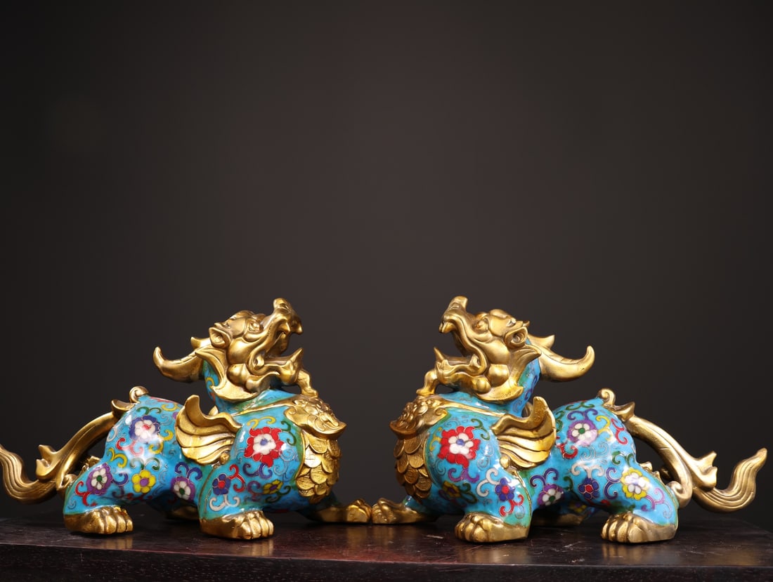 Collector's item: Pure copper cloisonne bronze ornament, a flying apsara with money and a Pixiu (1 of 9)