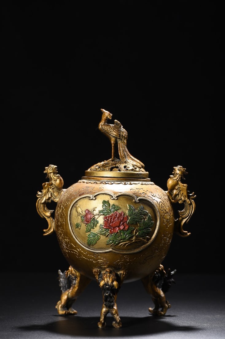 Copper Painted Phoenix Ear Floral Pattern Incense Burner: A bronze incense burner with phoenix-ear and floral patterns, 22cm high, 17cm wide, 6cm in diameter at the mouth, and weighing 1120g. Provenance:from the collection of George Stopher, Kent, purchased