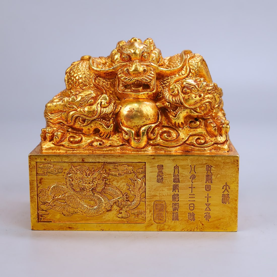 Treasure Collection Relief Hand-carved Hairpin: This is a hand-carved hairpin from a treasured collection, measuring 12cm in height, 7.5cm in width, 13.5cm in length, and weighing 5565 grams. Provenance:Private collection from a professor in Univer