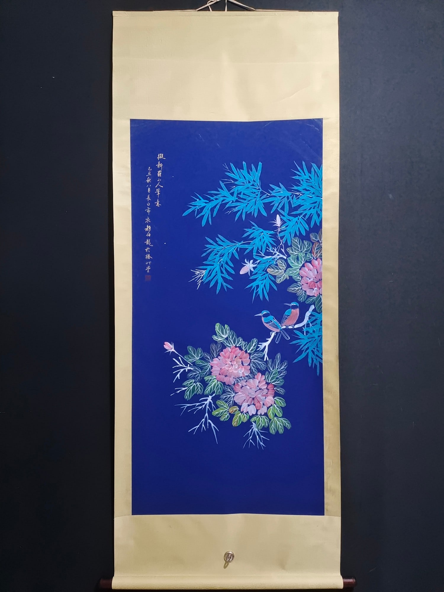 Large four-foot central scroll painting of flowers and birds: A large four-foot-long hand-painted scroll depicting flowers and birds, one image per subject, photographed from the actual object. The artist is Yan Bolong, and the material is gold-blue Xuan paper.