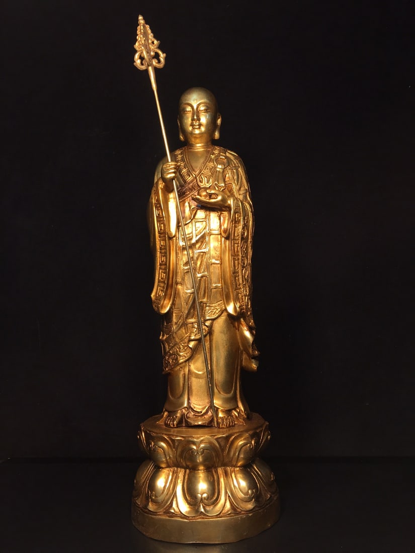 Ksitigarbha Bodhisattva statue at Jinzhan: The Ksitigarbha Bodhisattva statue at Jinzhan is exquisitely crafted with a thick patina. It measures 14cm in width, 49.5cm in height, and 13.5cm in thickness, and weighs approximately 4000g. Provenan