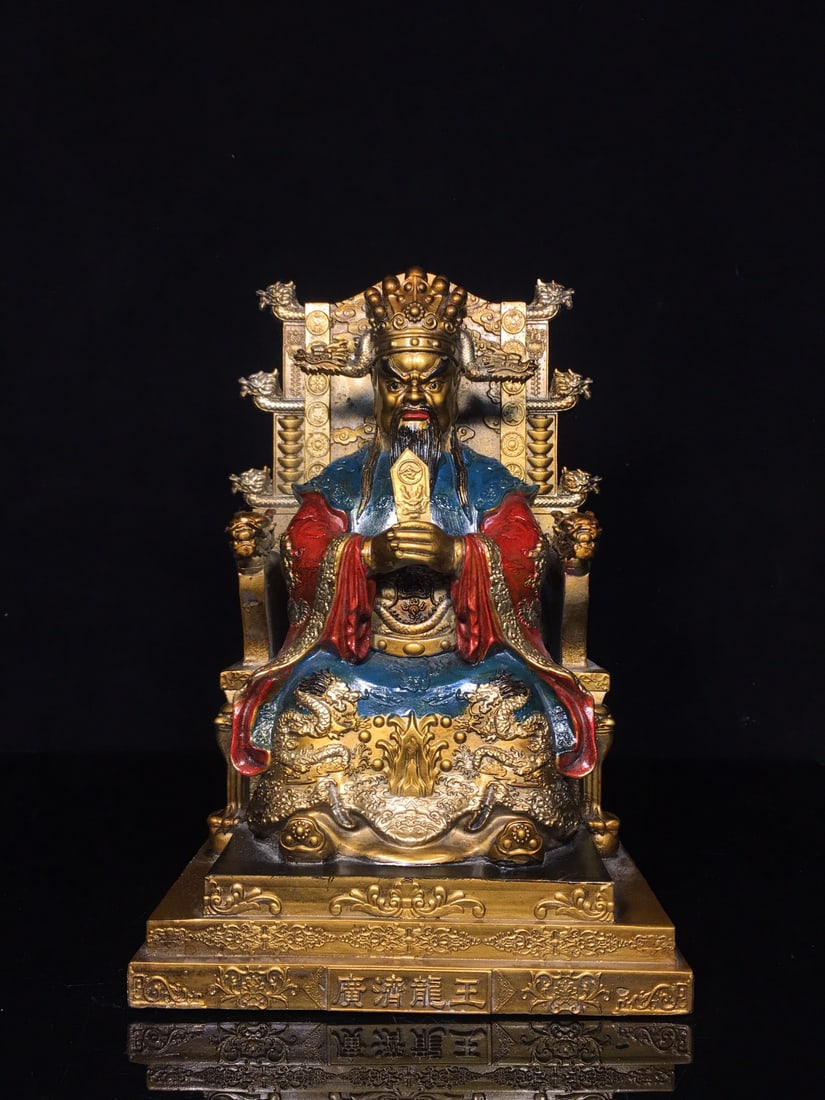 Exquisitely crafted pure copper painted Guangji Dragon King: This is a finely crafted pure copper Guangji Dragon King with colorful painting. It is exquisitely made and has an antique patina. It measures 19.5cm in width, 29.5cm in height, and 16.5cm in thicknes