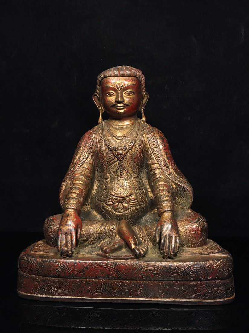 Exquisite pure copper Guru Buddha statue: This is a finely crafted pure copper Buddha statue. The craftsmanship is exquisite, and the patina is thick. The dimensions are as shown in the picture. It weighs approximately 2100g and measures 26x2