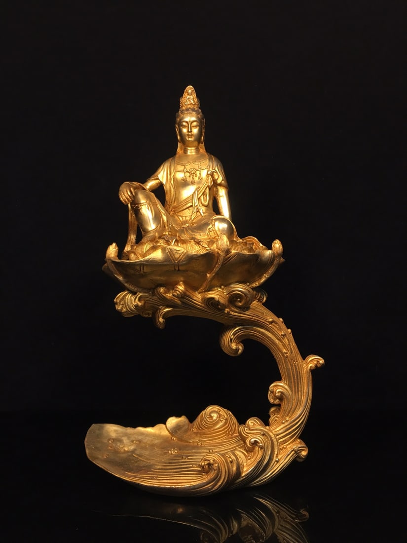 Golden Free and Easy Guanyin Bodhisattva Statue: This is a gold-plated Guanyin Bodhisattva statue. It is exquisitely crafted with a thick patina. The dimensions are as shown in the picture. It weighs approximately 4400g and measures 22x43cm. Provena