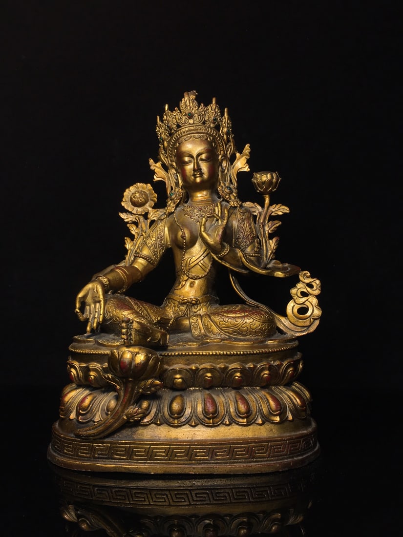 Exquisitely crafted pure copper green Tara Buddha statue: This is a finely crafted pure copper Tara Buddha statue with a rich patina. The dimensions are as shown in the picture, weighing approximately 3300g and measuring 22x36cm. Provenance:Private collectio