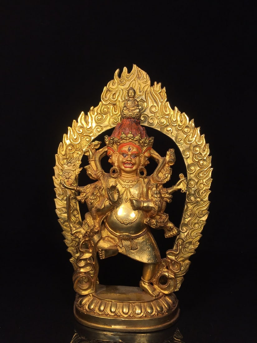 Nepalese craft gold-painted face Vajra (a type of Vajra): This Nepalese gold-painted Vajrapani is exquisitely crafted with a thick patina and a unique shape. It measures 21.5cm wide, 32.5cm high, and 6cm thick, and weighs approximately 2200g. Provenance:Priv