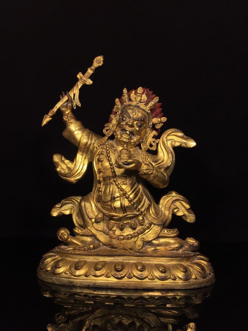 Golden Black Buddha Statue: The golden Khwarazm Buddha statue is exquisitely crafted with a thick patina. It measures 27cm in width, 39cm in height, and 14cm in thickness, and weighs approximately 5000g. Provenance:Private colle