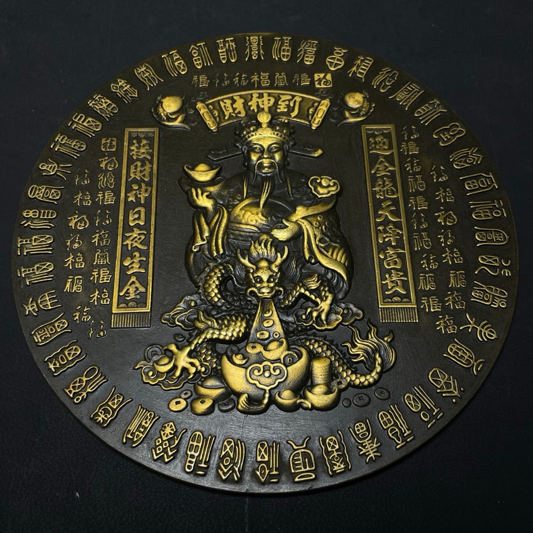 Bronze Sculpted Ornaments: Bronze sculpture, dimensions: 17.8 cm in diameter and thickness x 1 cm. Provenance:Private collection from a professor in The University of Edinburgh. Our cooperative logistics services provider exper