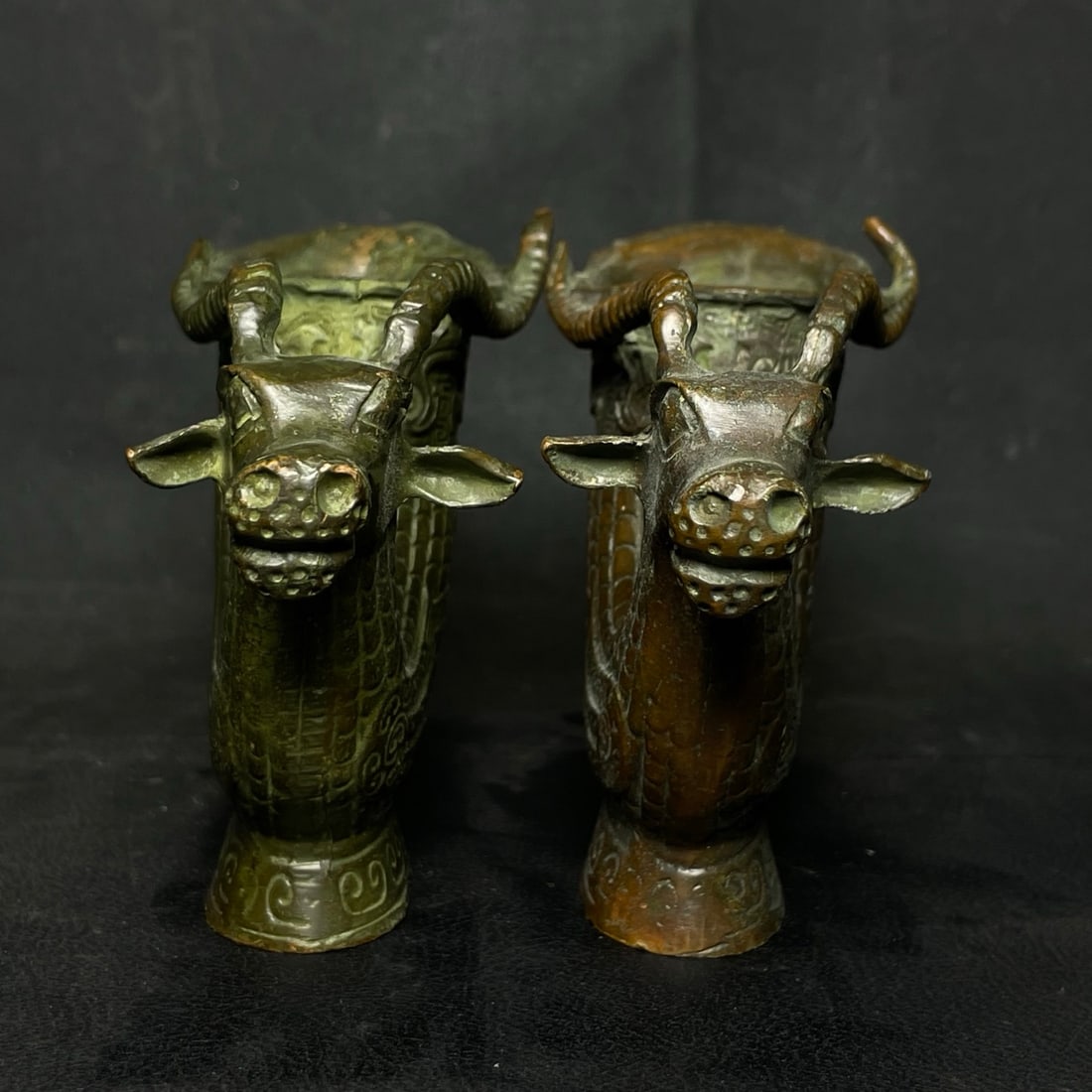 A pair of bronze ornaments: A pair of bronze ornaments, each measuring 11.5 x 5 x 8.5 cm (length x width x height). Provenance:Private collection from a professor in The University of Edinburgh. Our cooperative logistics service