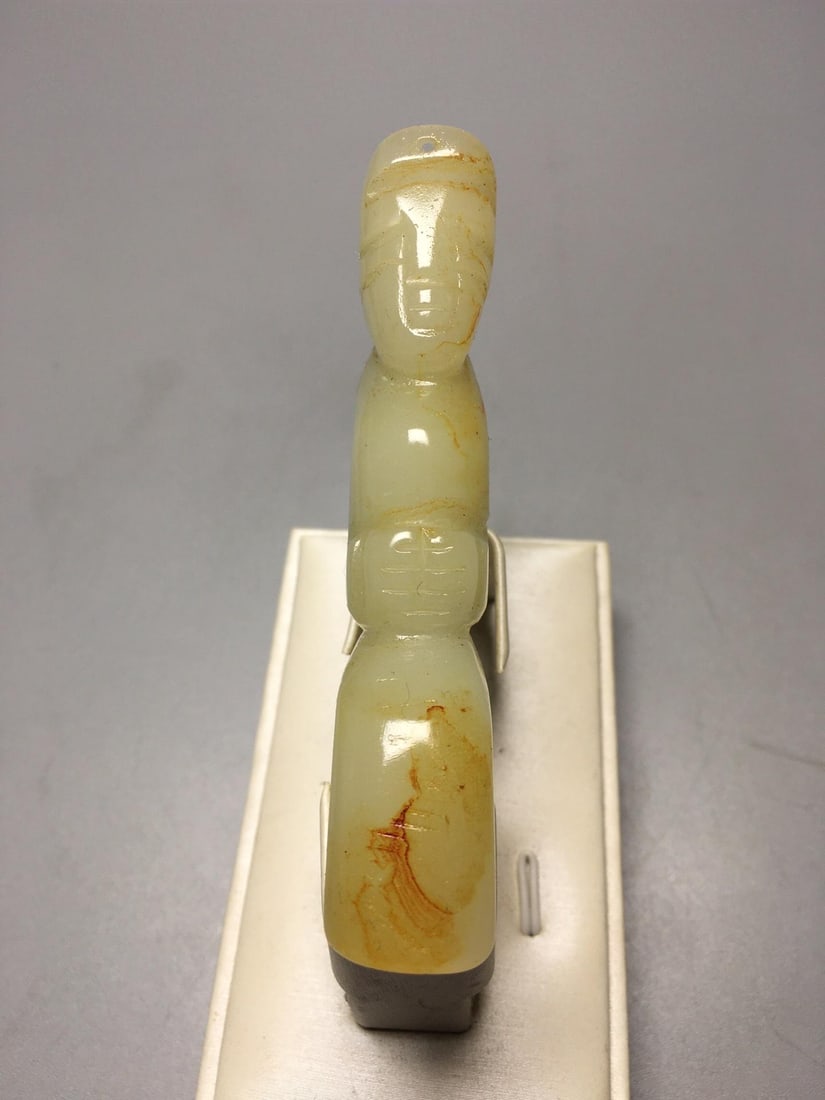 Fine Hetian jade antique: Fine-quality antique Hetian jade, dimensions: 8.5 x 4.3 x 1.5 cm, weight: 63 g Provenance:Private collection, Manchester, The United Kingdom. Our cooperative logistics services provider expertly handl