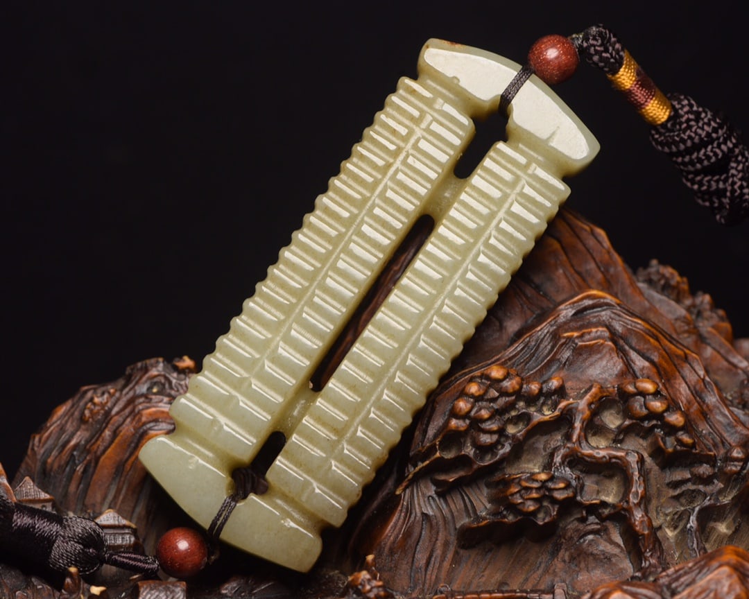 Hotan jade pendant (1 of 9)