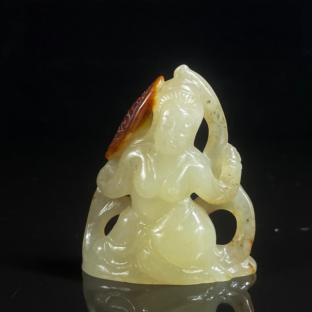 Treasured Hetian jade pebble carving of a maidservant.: This is a rare Hetian jade pebble carving of a maidservant. Dimensions: 5 x 4.2 cm, Weight: 35g Provenance:Private collection from a professor in University of Glasgow. Our cooperative logistics servi
