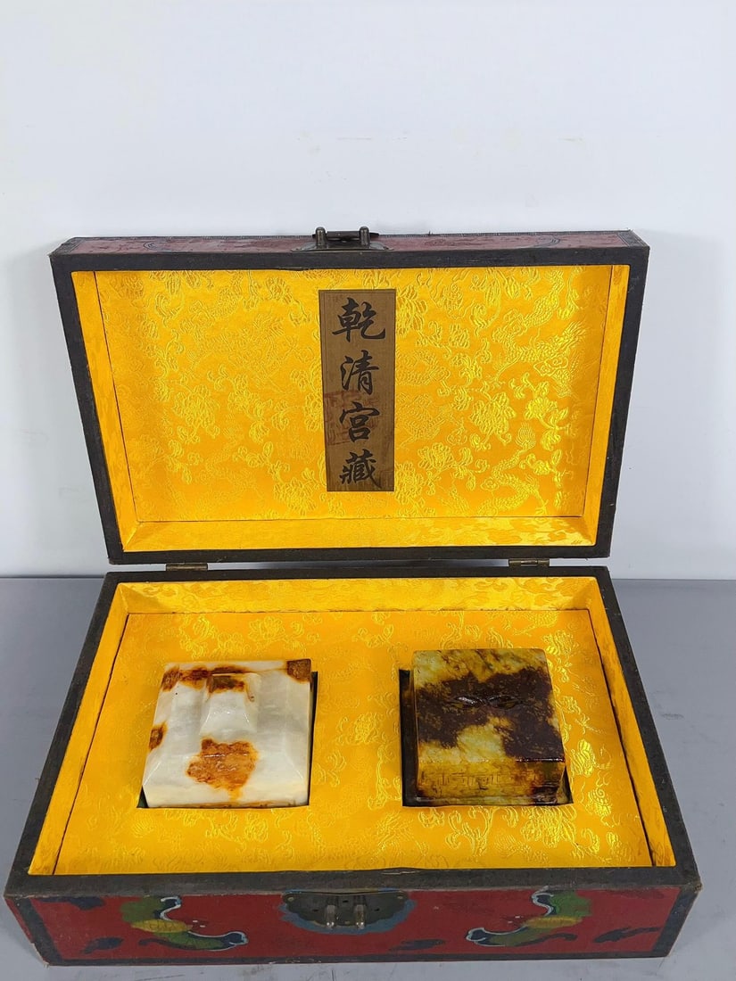 A set of Hetian jade seals in a lacquerware box from the Qing Dynasty imperial collection (1 of 9)