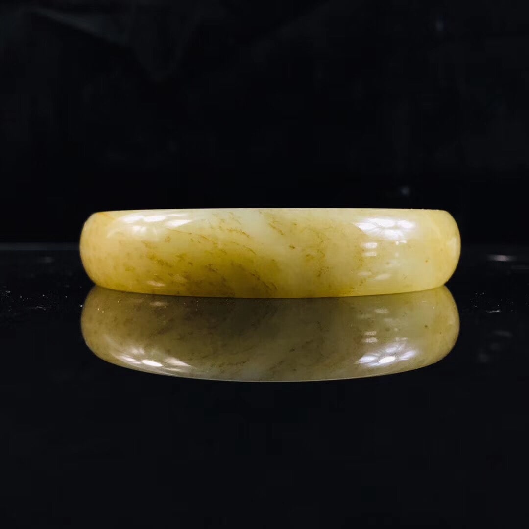 Fine old Hetian jade bracelet (1 of 8)