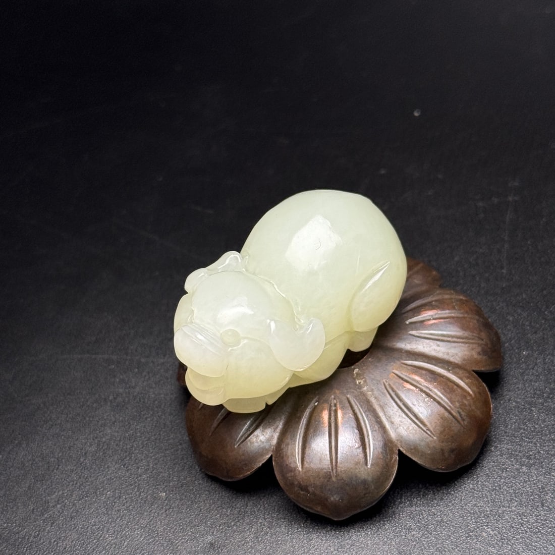 Hetian jade pig pendant (1 of 9)