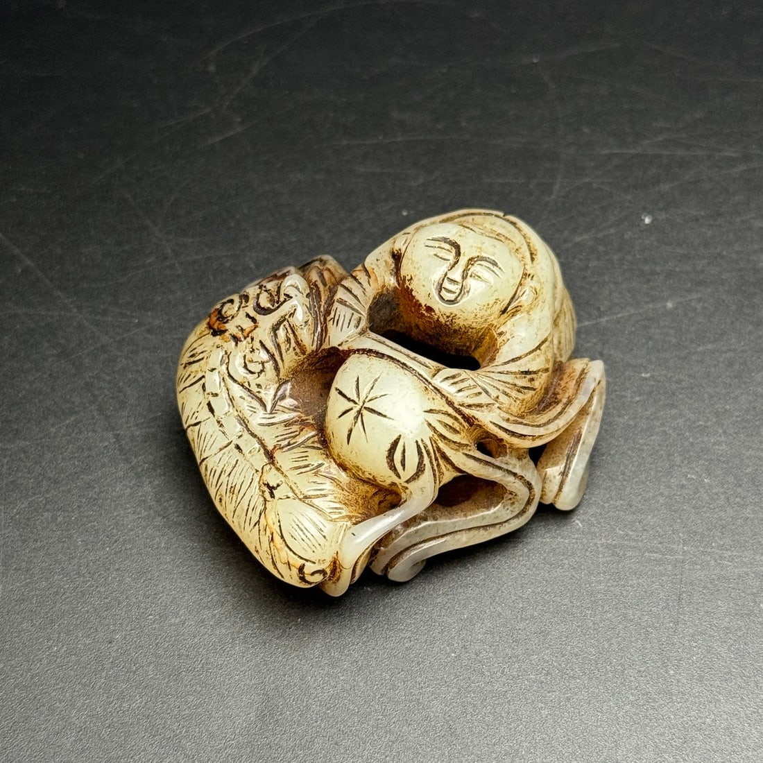 Hotan jade pieces from the Ming and Qing dynasties: This Hetian jade carving from the Ming and Qing dynasties depicts a joyful child, symbolizing good fortune and auspiciousness. The exquisite craftsmanship and skillful carving depict the child's endea