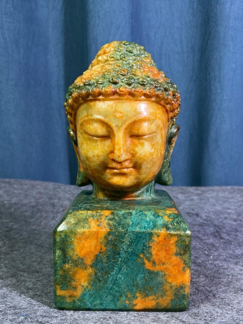 Fine Hetian jade Buddha head seal inscribed with "Emperor Wu Zetian of the Wu Zhou Dynasty": This exquisite Hetian jade Buddha head seal, inscribed with the image of Empress Wu Zetian (Wu Zhou Dynasty), measures 12x12x25cm and weighs 12.6g. Provenance:Private collection of a retired doctor in