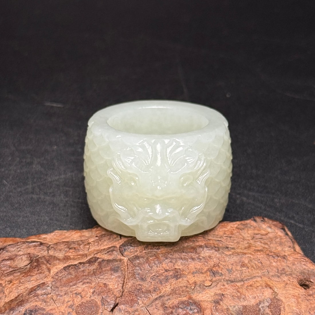 Hetian jade dragon head thumb ring (1 of 9)