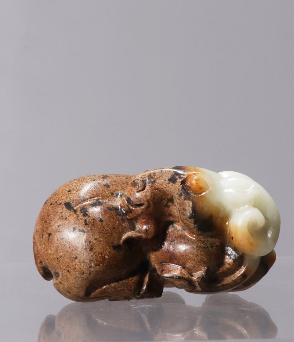 Former Collection of Hetian Jade Auspicious Beast Hand-held Piece (1 of 9)