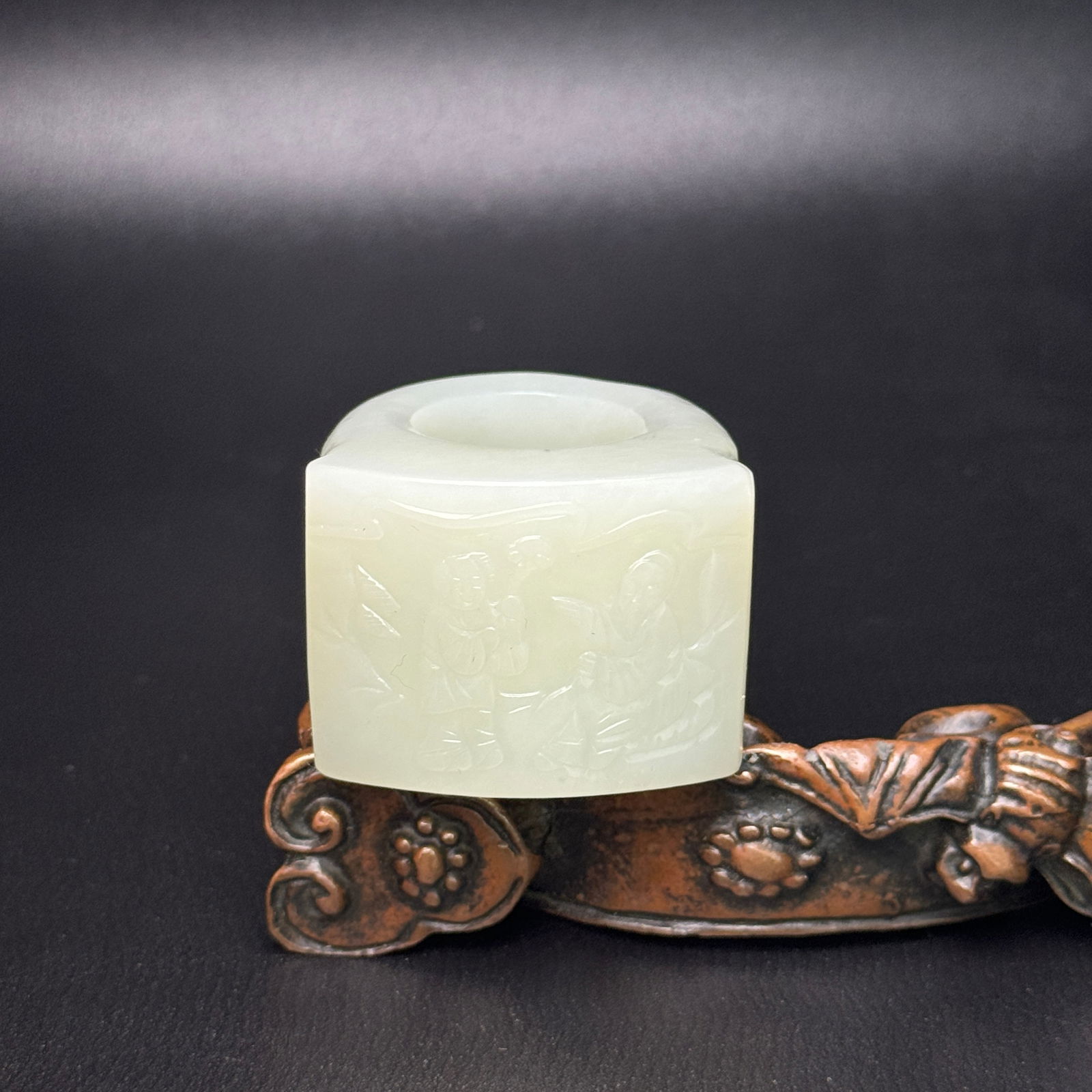 Old collection of Hetian jade, enjoyed by young and old alike. (1 of 9)